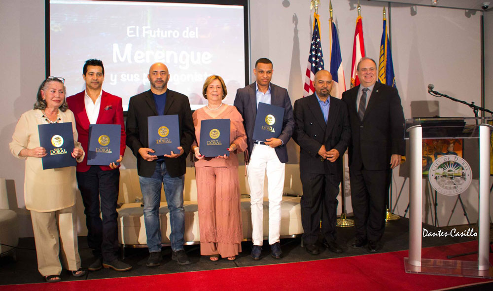 Durante el coloquio ‘El Merengue y sus protagonistas’ fueron reconocidos varios artistas y miembros de la comunidad dominicana por el Alcalde Carlos Bermúdez de la ciudad del Doral.